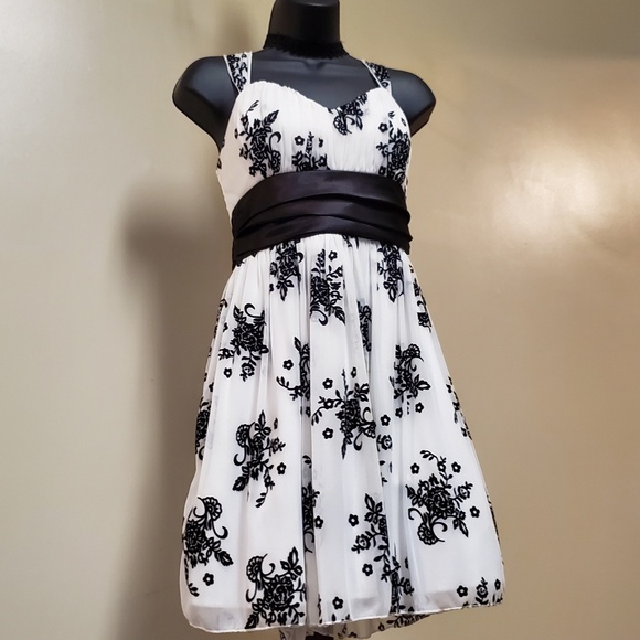 💖NWOT💖 Trixie B&W Junior Dress - Picture 2 of 8